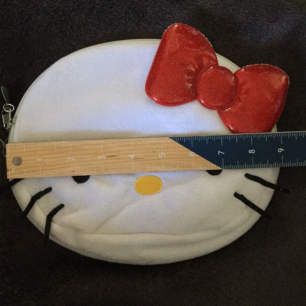 Hello Kitty Pouch - Picture 2 of 5
